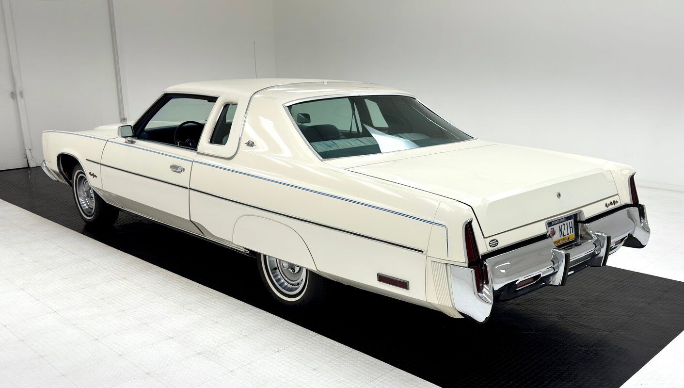 Chrysler-New-Yorker-1976-2