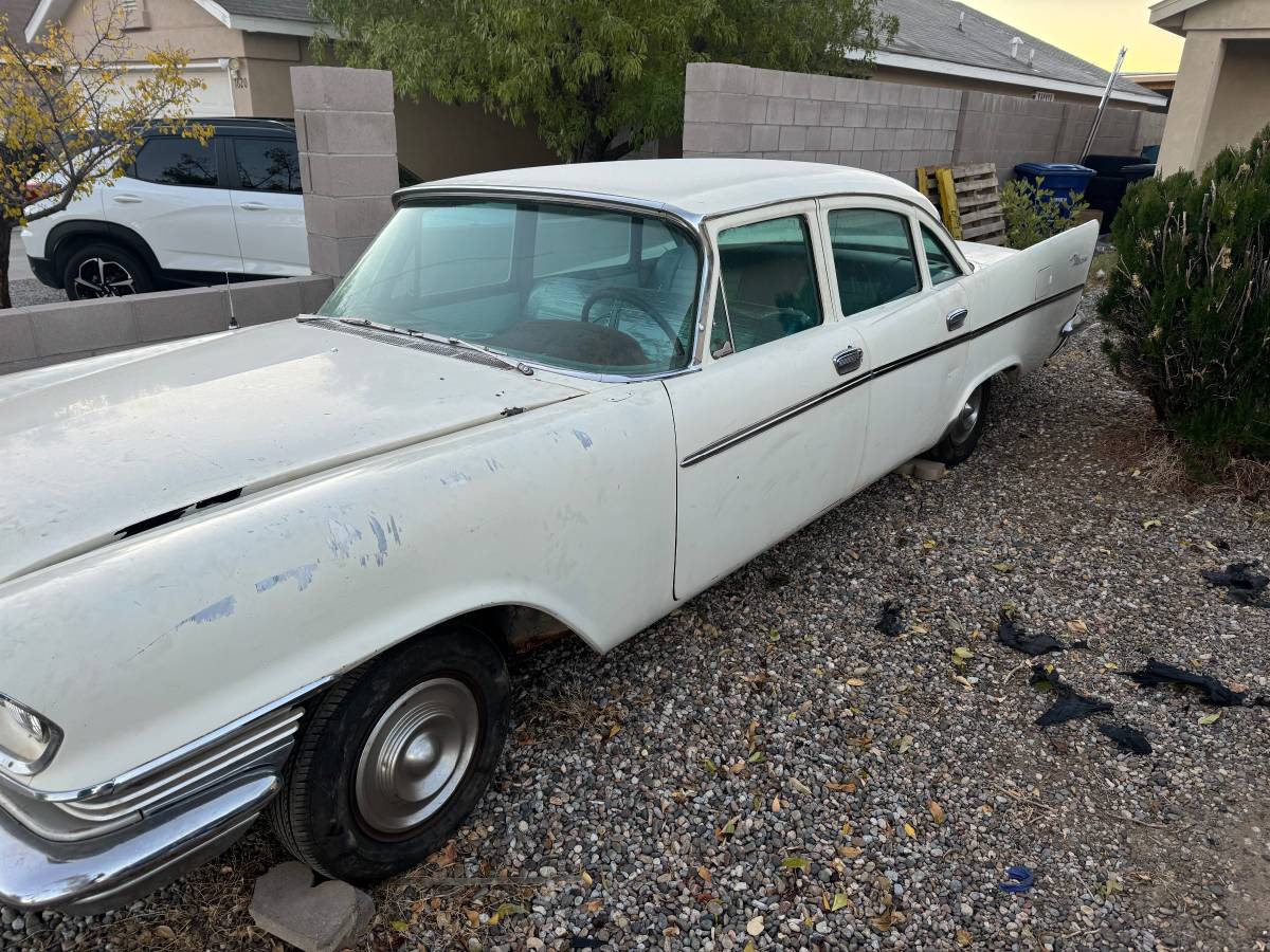 Chrysler-Windsor-1957-8