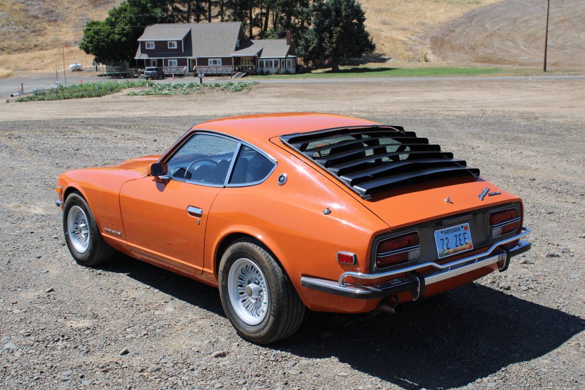 Datsun-240z-1972-3