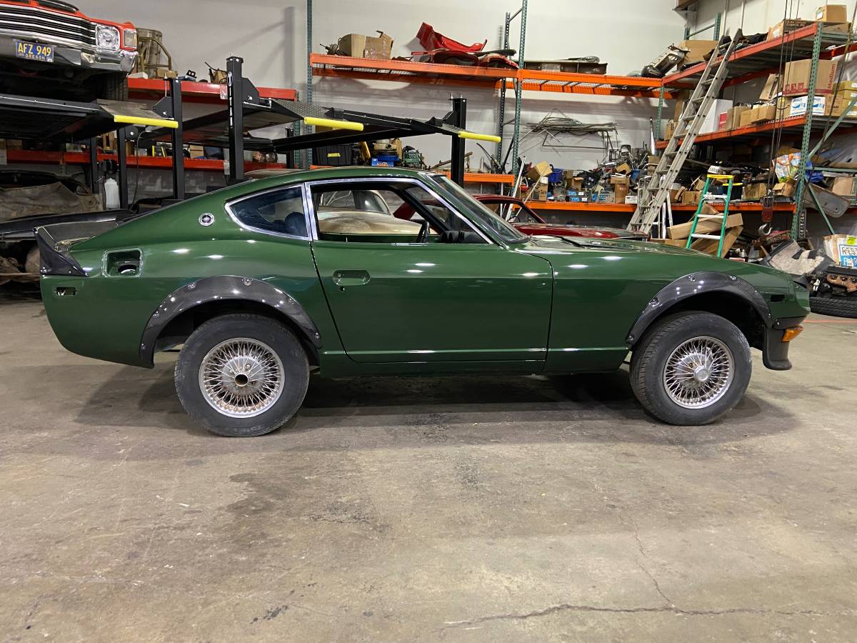 Datsun-240z-1975-6