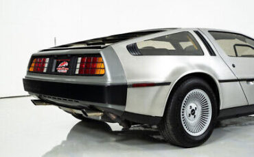 DeLorean-DMC-12-Coupe-1981-10