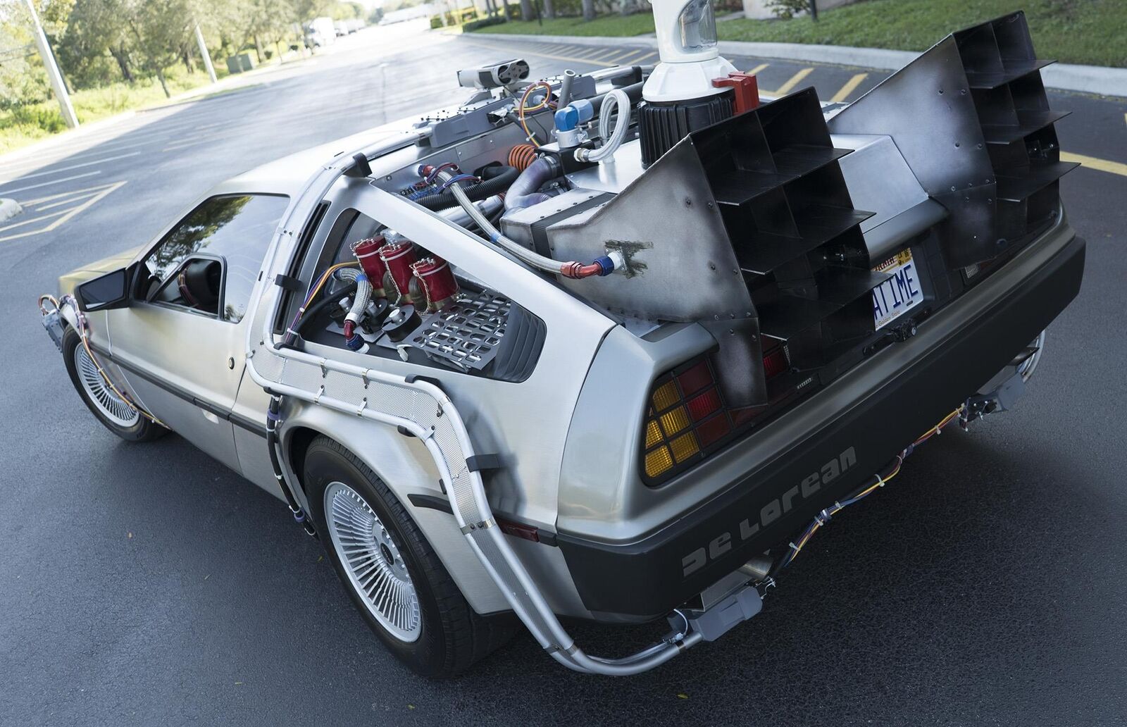 DeLorean-DMC-12-Coupe-1981-2