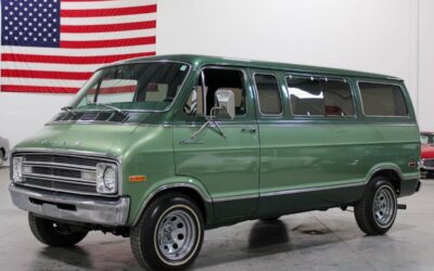 Dodge B 200  Van 1977