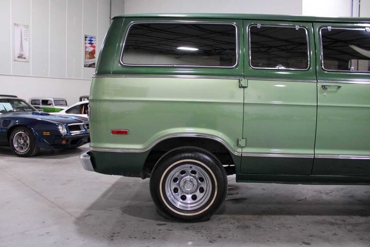 Dodge-B-200-Van-Van-1977-7