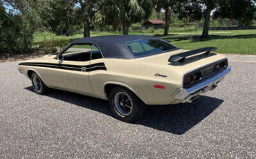 Dodge-Challenger-1973-3