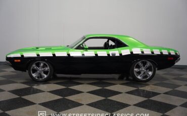 Dodge-Challenger-1974-2