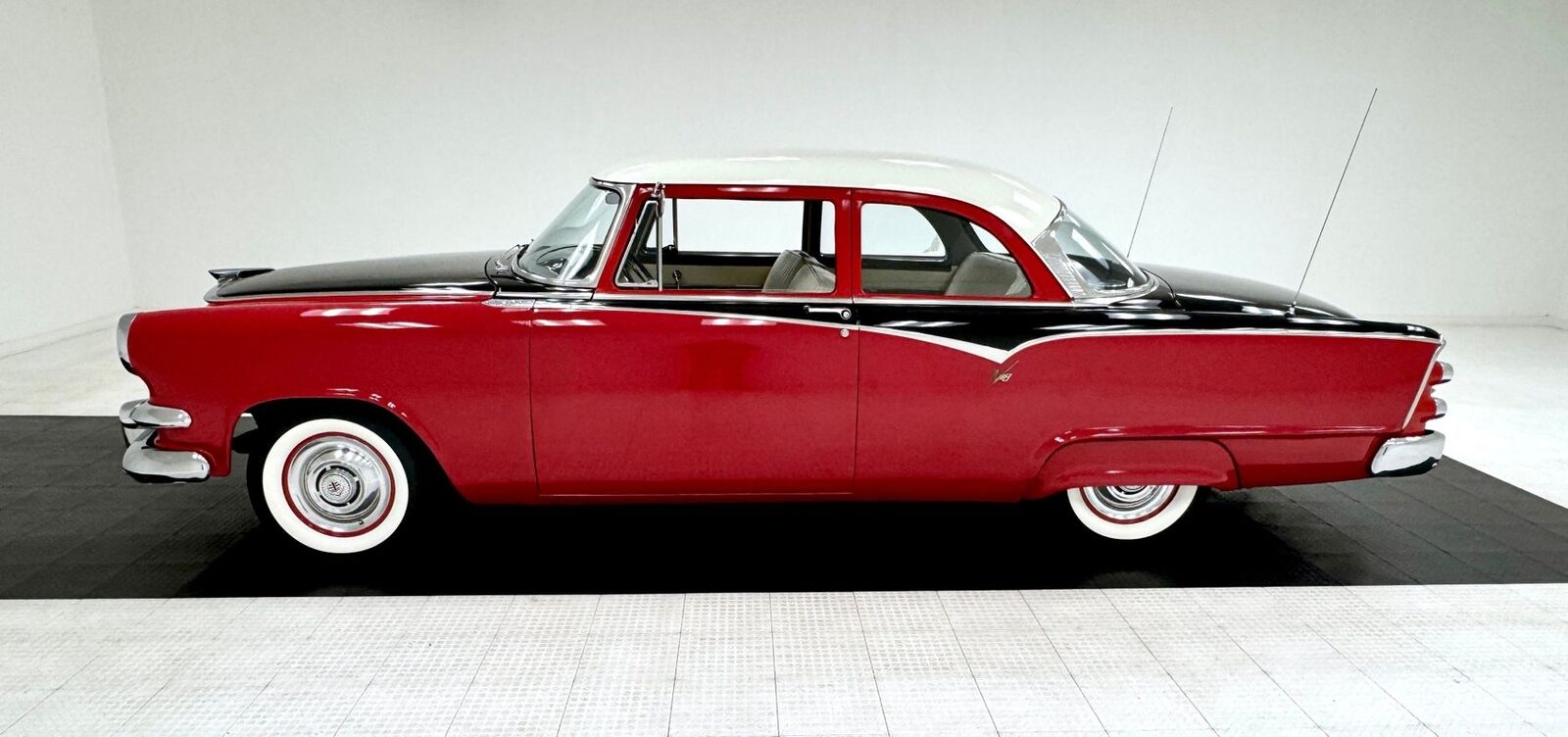 Dodge-Coronet-Berline-1955-1