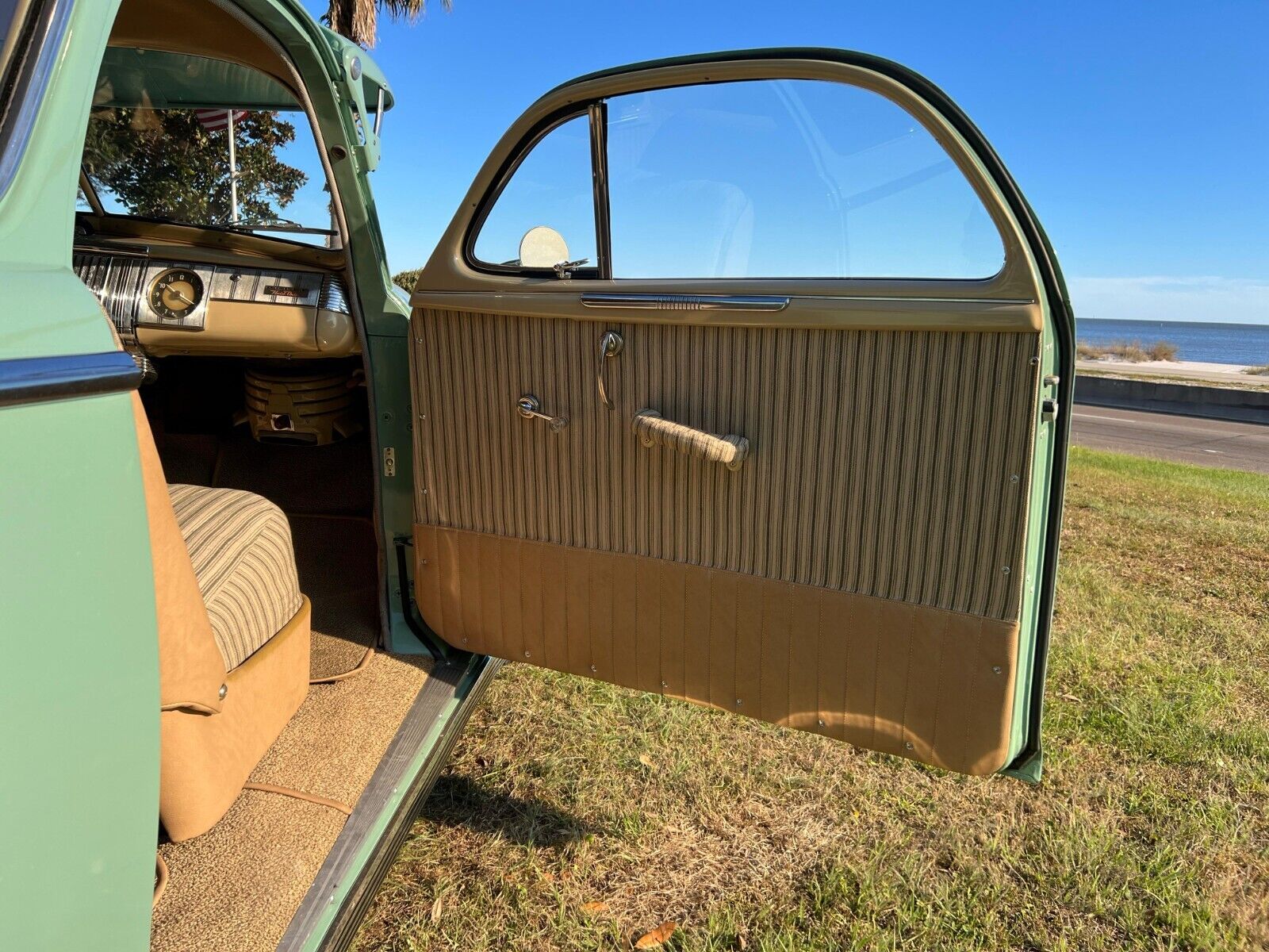 Dodge-Coupe-Coupe-1946-15