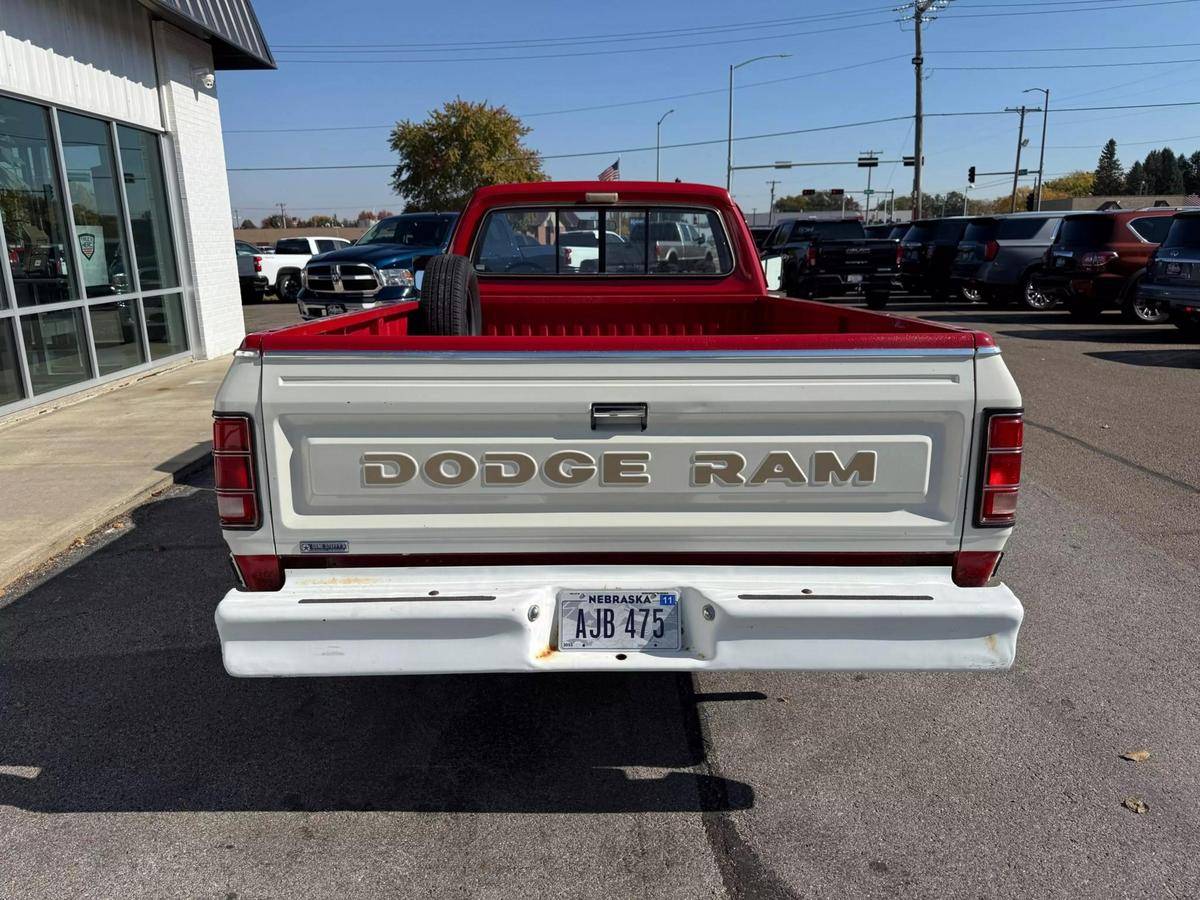 Dodge-D-series-1984-4