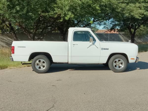 Dodge-D150-1982-3