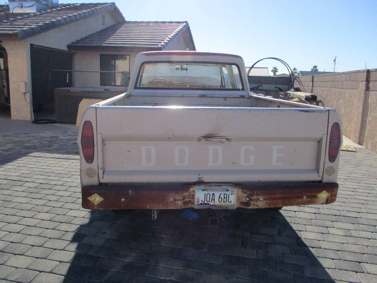 Dodge-Pickup-crew-cab-1968-2