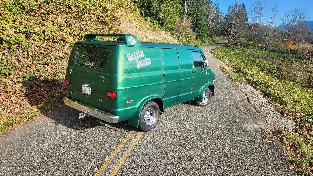 Dodge-Ram-Van-1975-3