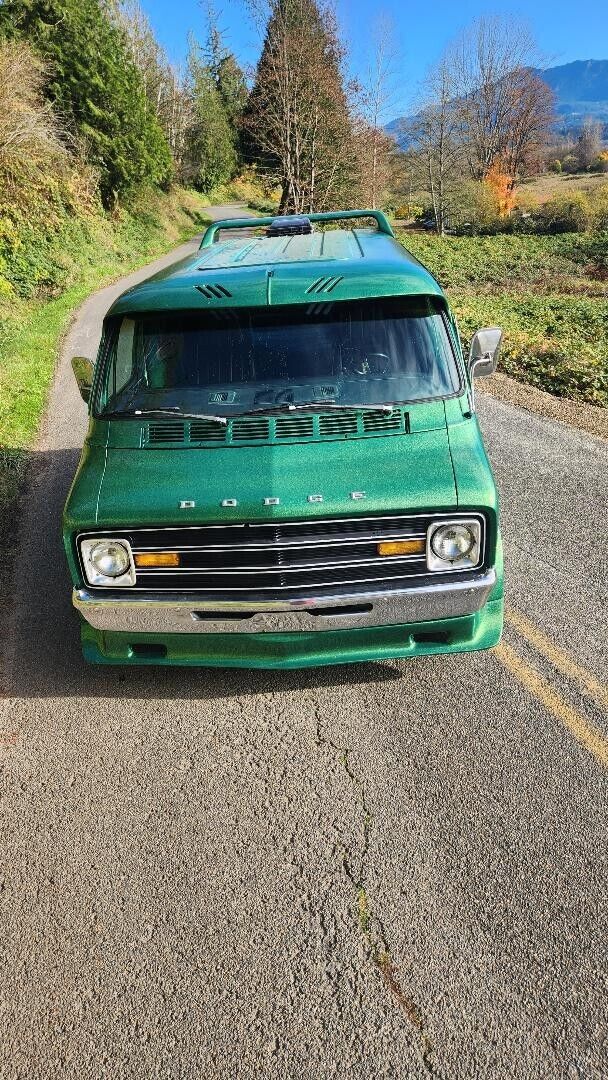 Dodge-Ram-Van-1975-5