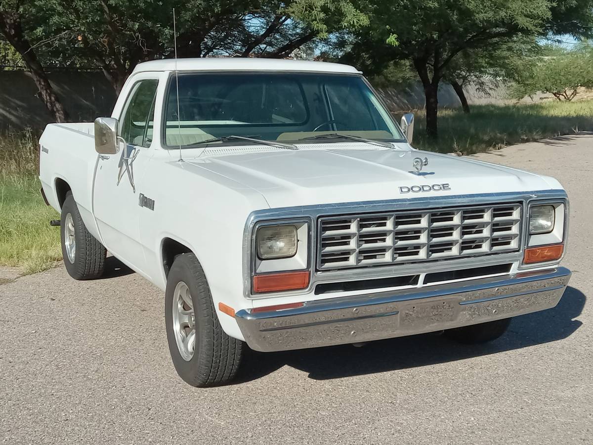 Dodge-Ram-d150-1982