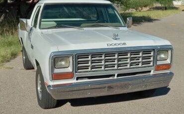 Dodge-Ram-d150-1982-7