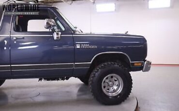 Dodge-Ramcharger-1989-7