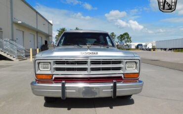 Dodge-Ramcharger-Cabriolet-1988-2