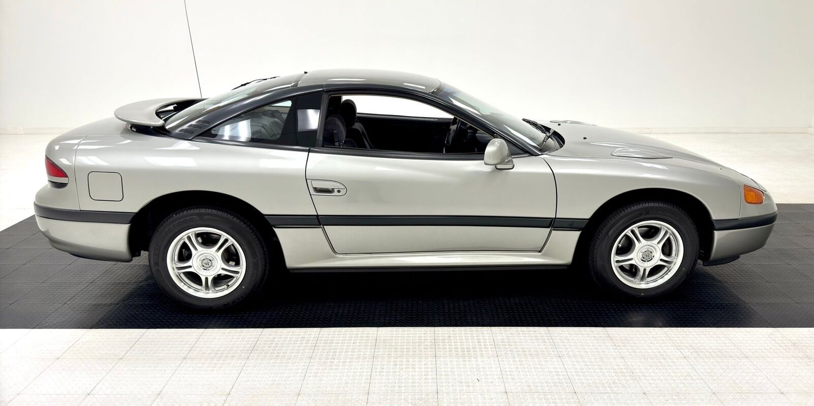 Dodge-Stealth-Coupe-1993-5