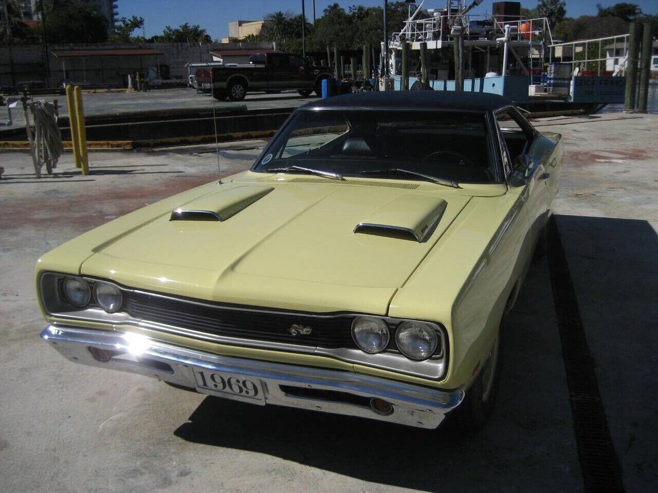 Dodge-Super-Bee-Coupe-1969-1