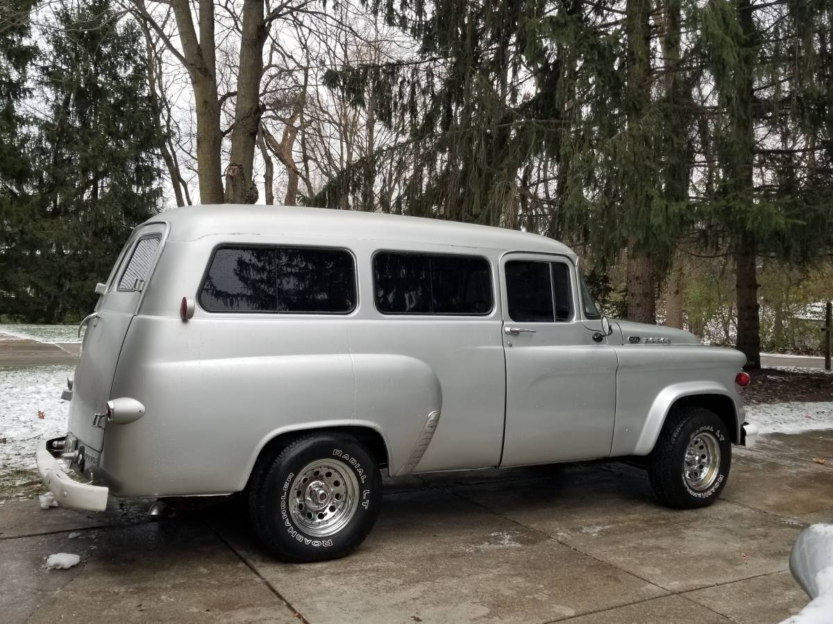 Dodge-Town-wagon-1965-3