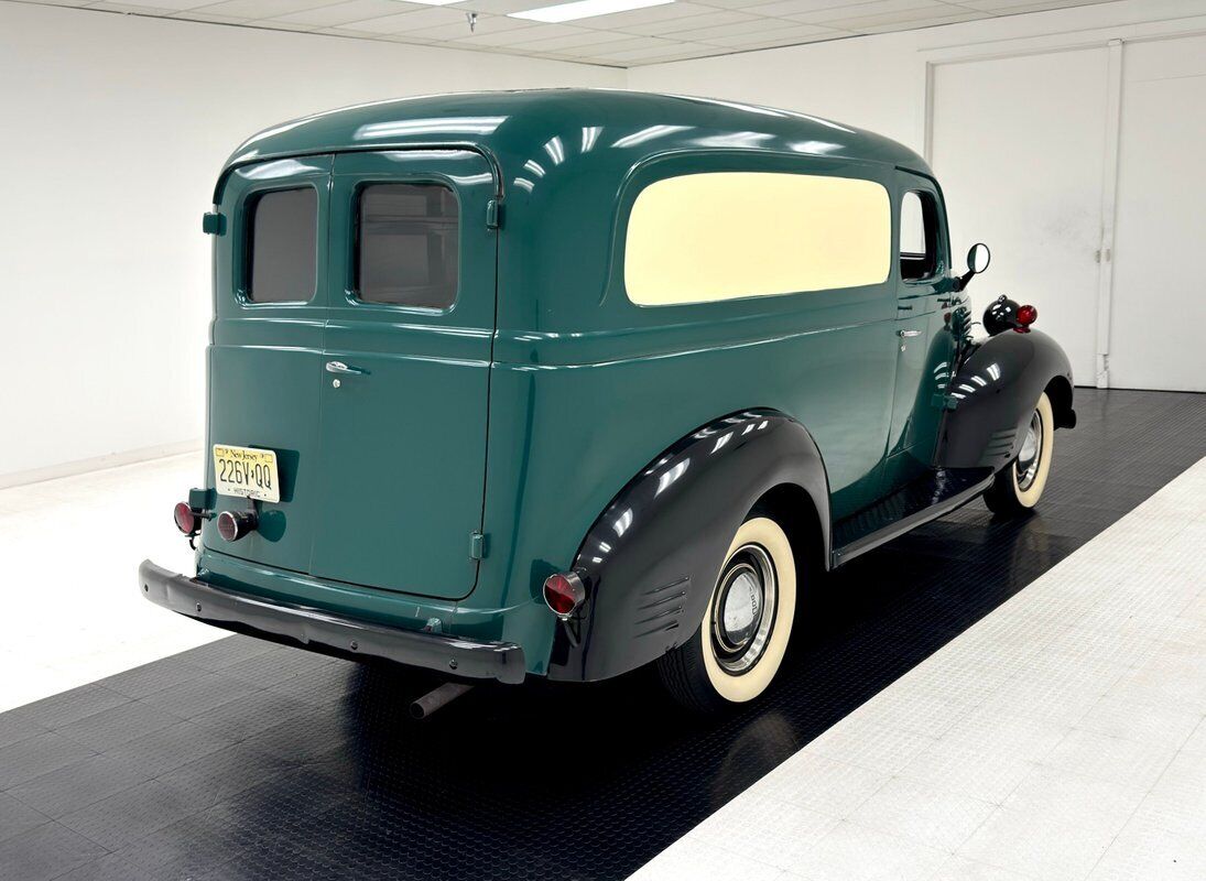 Dodge-VC-Series-Van-1940-4