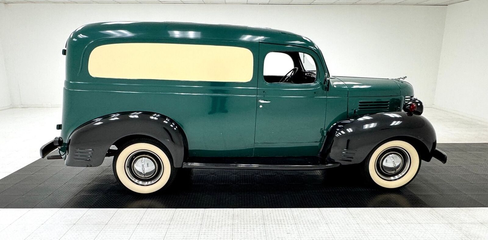 Dodge-VC-Series-Van-1940-5