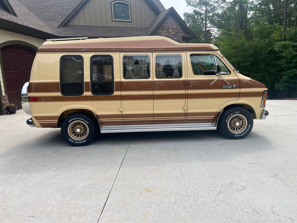 Dodge-Van-1985