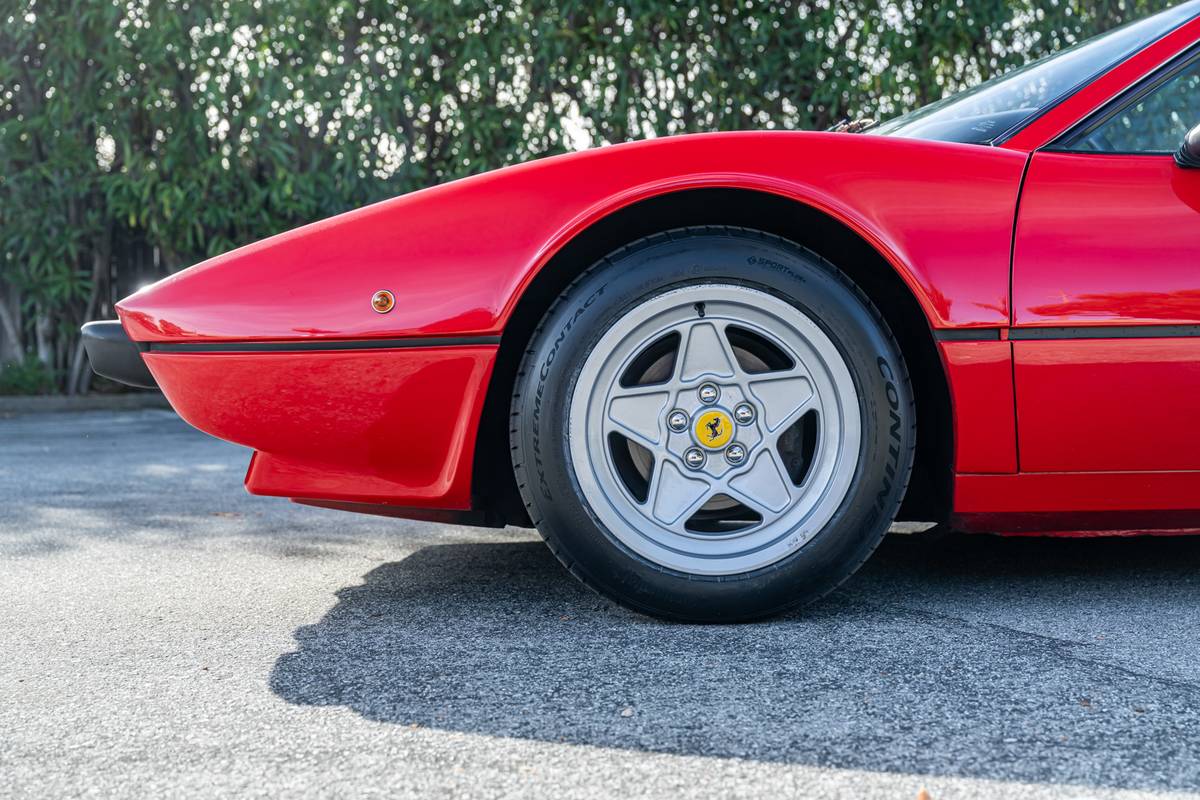 Ferrari-308-gtbi-1981-12