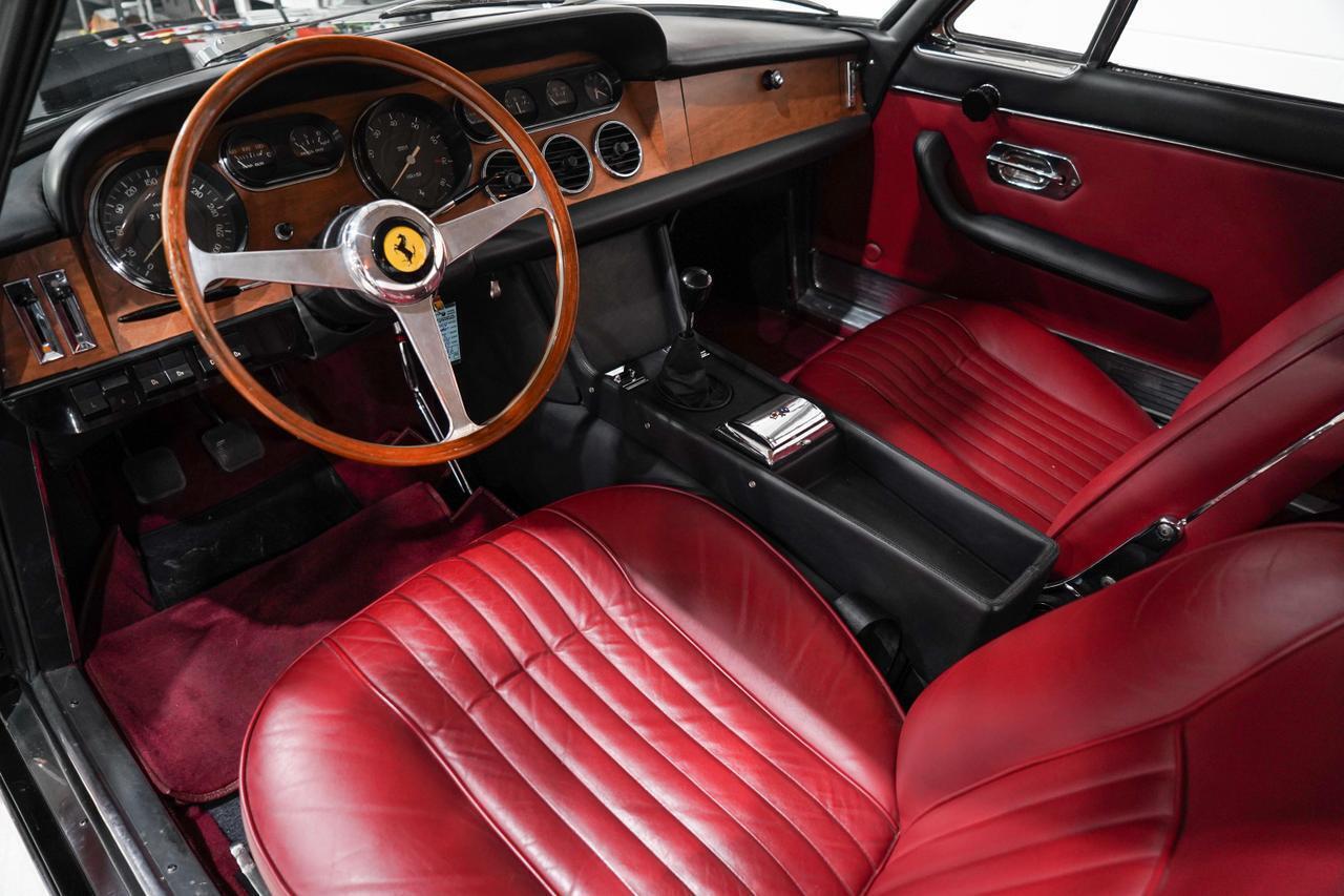 Ferrari-330-GT-1967-1