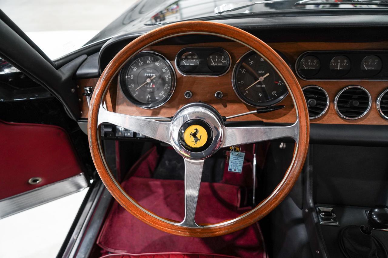 Ferrari-330-GT-1967-9