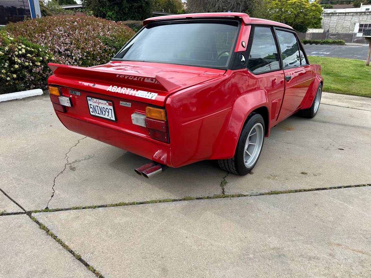 Fiat-131-abarth-rally-replica-1976-1