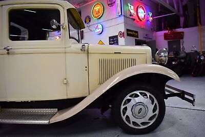 Ford-12-Ton-Pickup-1932-9