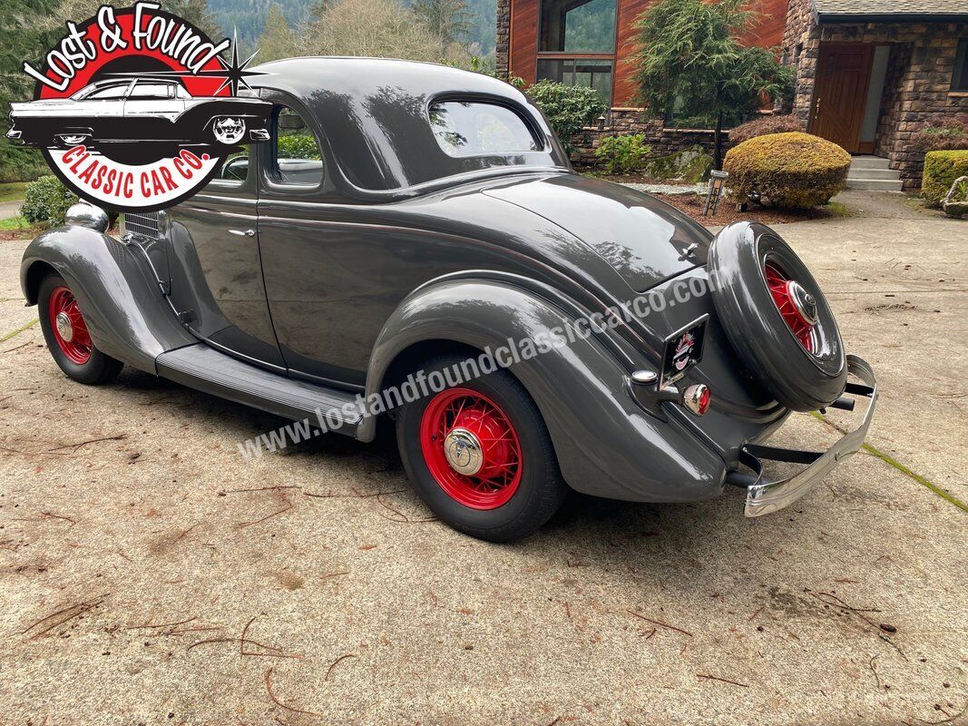 Ford-5-Window-Coupe-1935-18