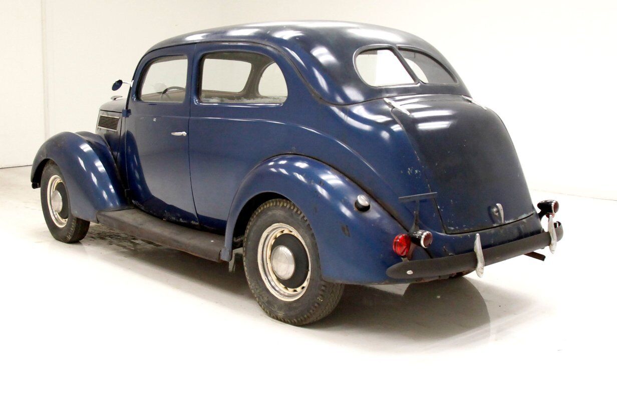 Ford-74-Series-Berline-1937-2