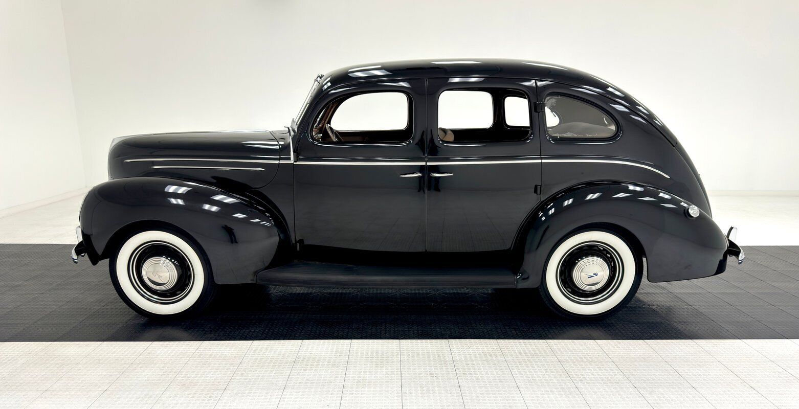 Ford-85-Deluxe-Berline-1939-1