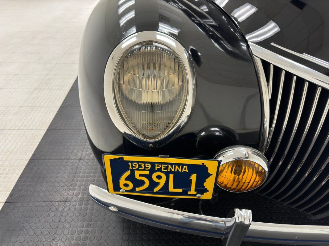 Ford-85-Deluxe-Berline-1939-11