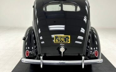 Ford-85-Deluxe-Berline-1939-3