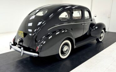 Ford-85-Deluxe-Berline-1939-4