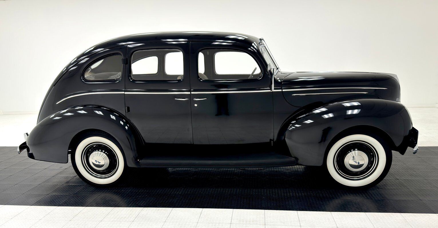 Ford-85-Deluxe-Berline-1939-5