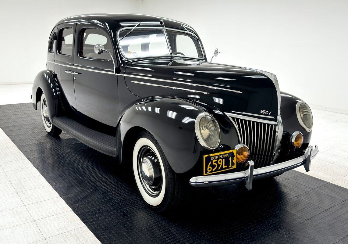 Ford-85-Deluxe-Berline-1939-6