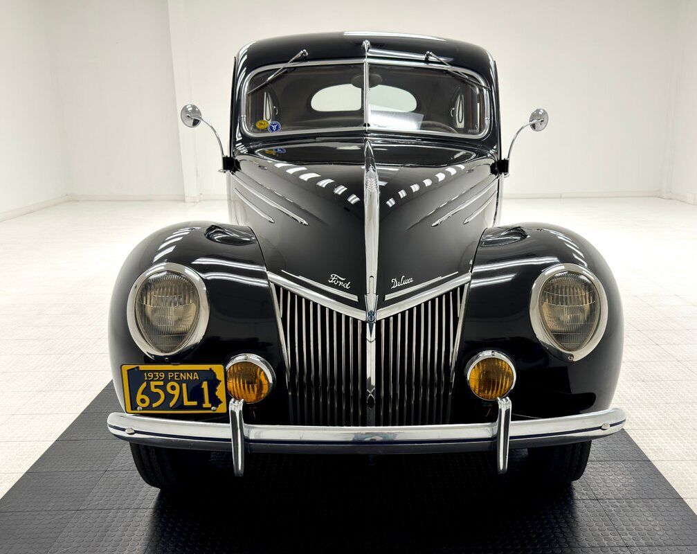 Ford-85-Deluxe-Berline-1939-7