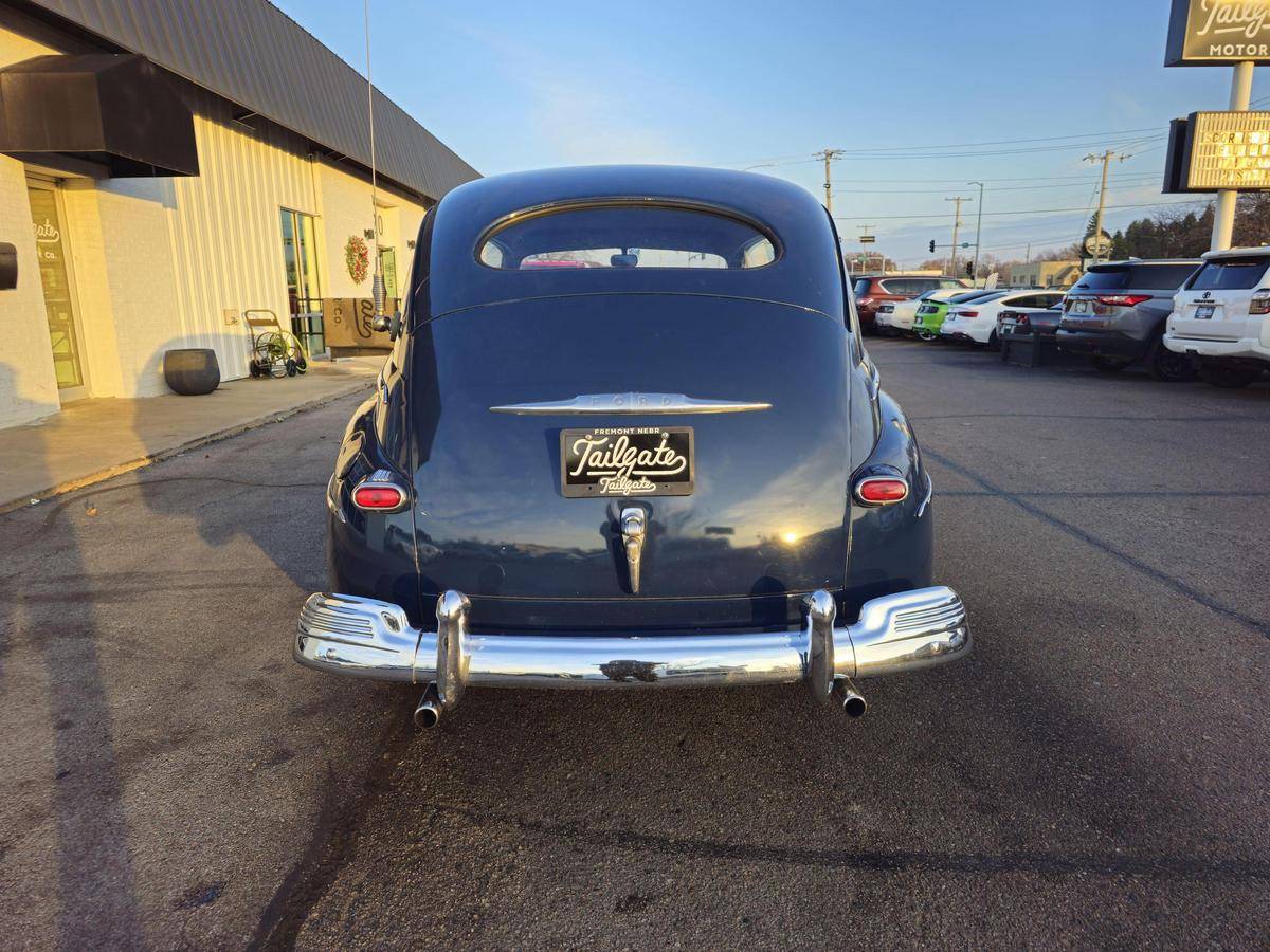 Ford-89a-super-deluxe-1948-2