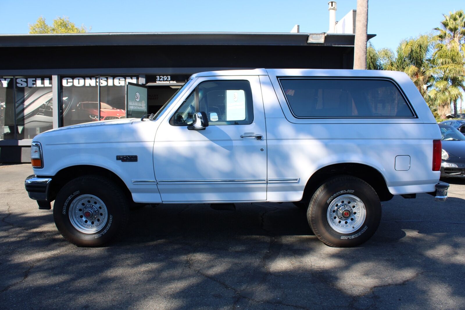 Ford-BRONCO-XLT-SUV-1993-6