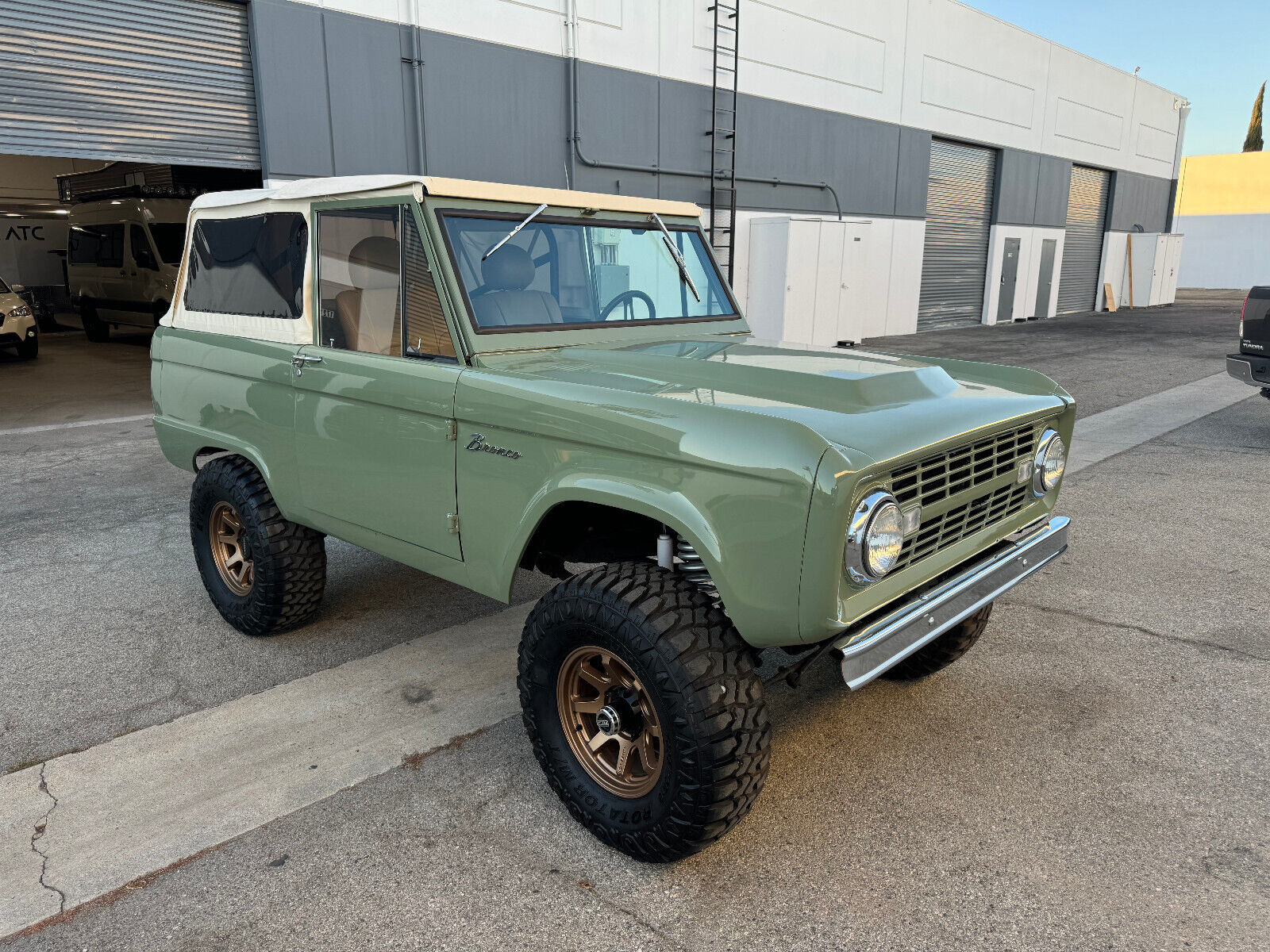 Ford-Bronco-1966-10