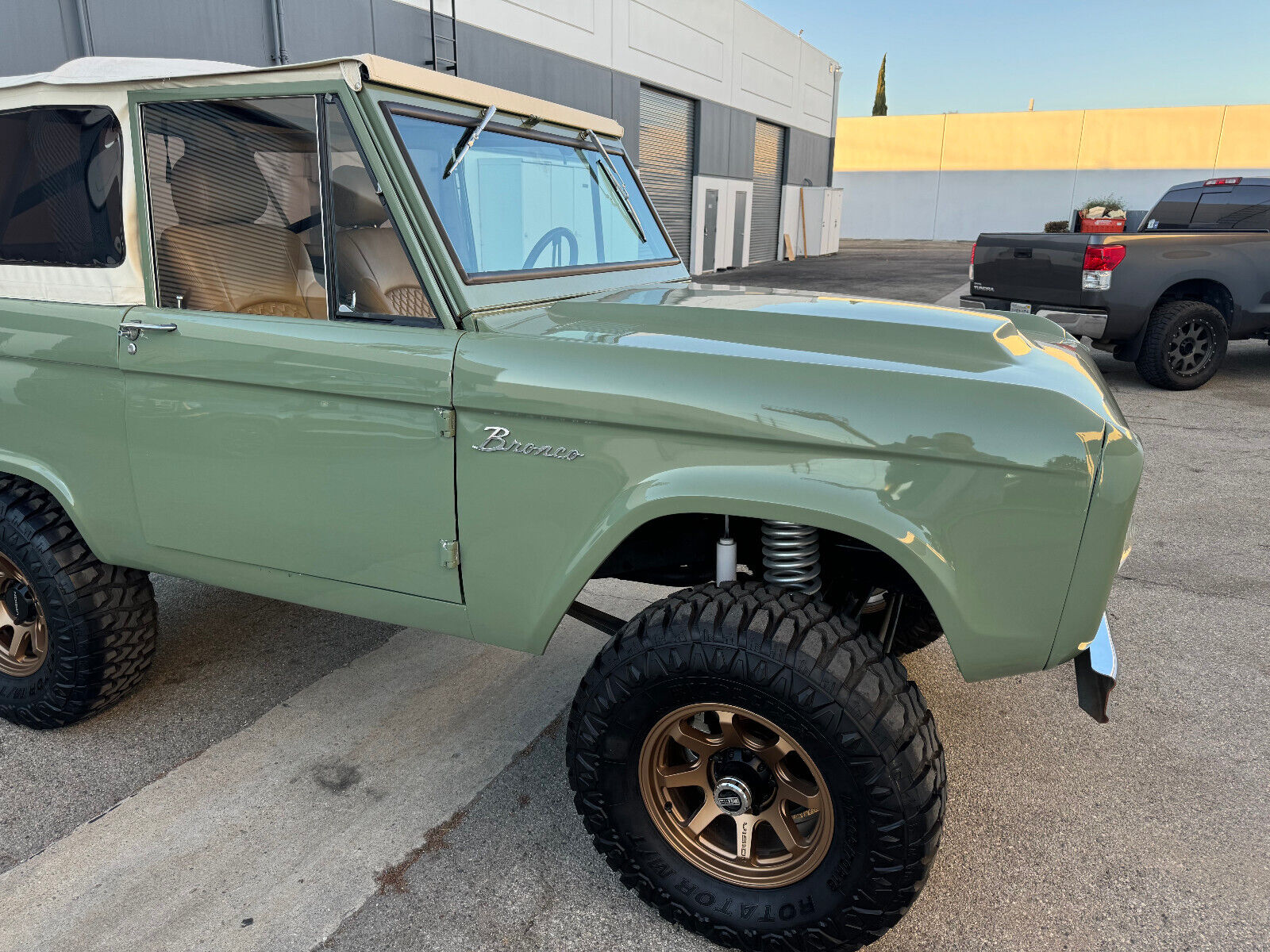 Ford-Bronco-1966-12