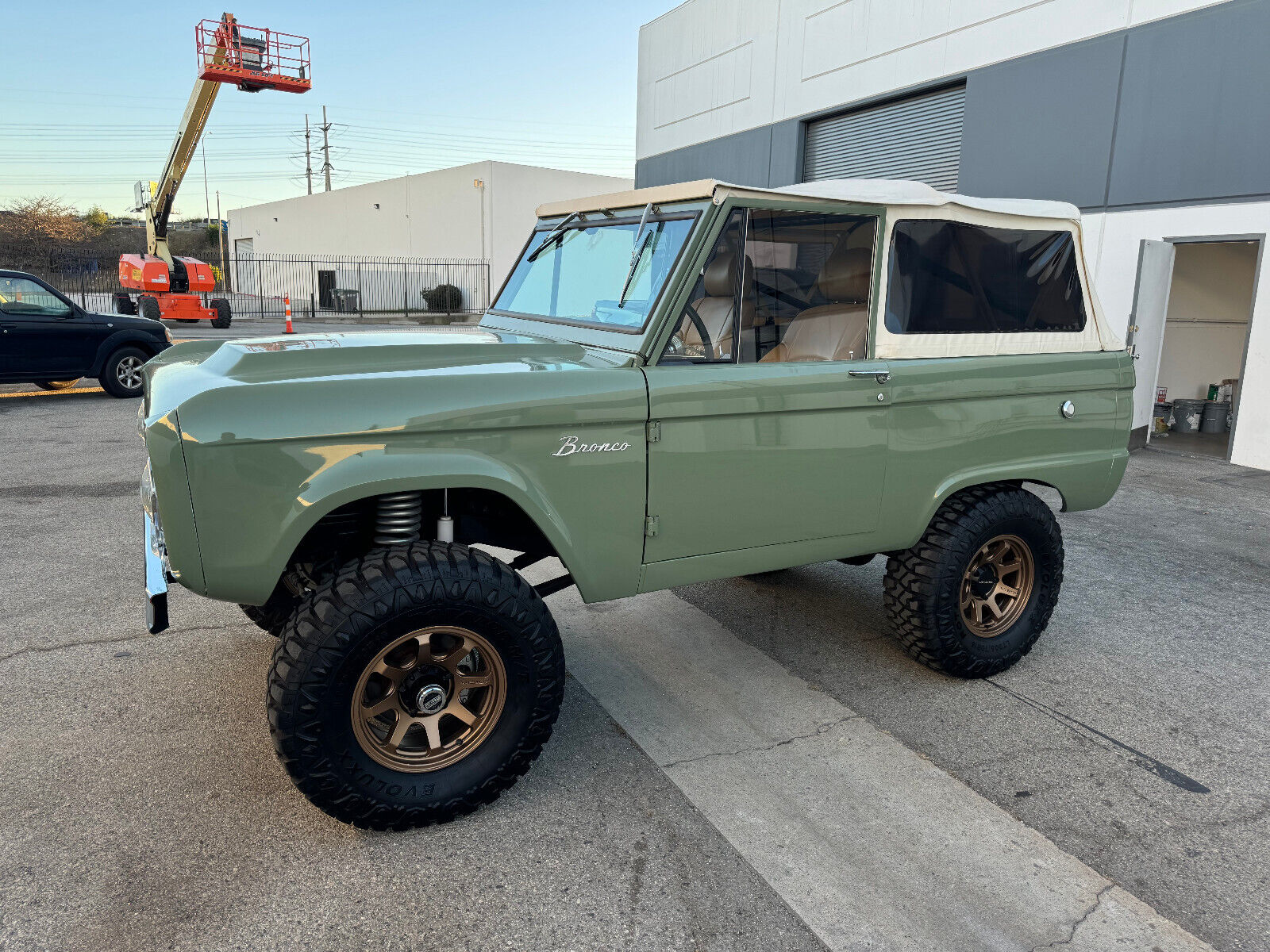 Ford-Bronco-1966-21