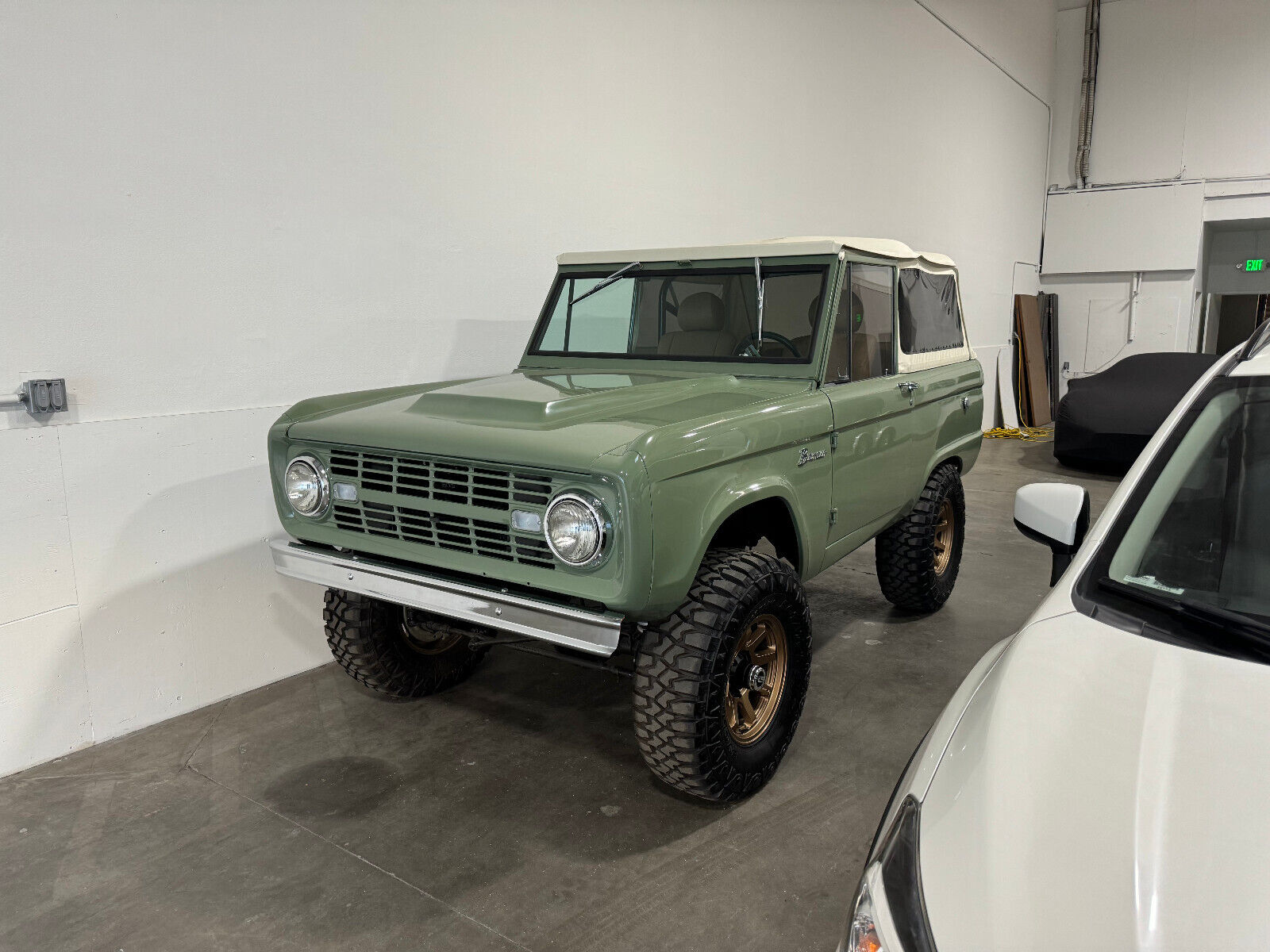 Ford-Bronco-1966-25