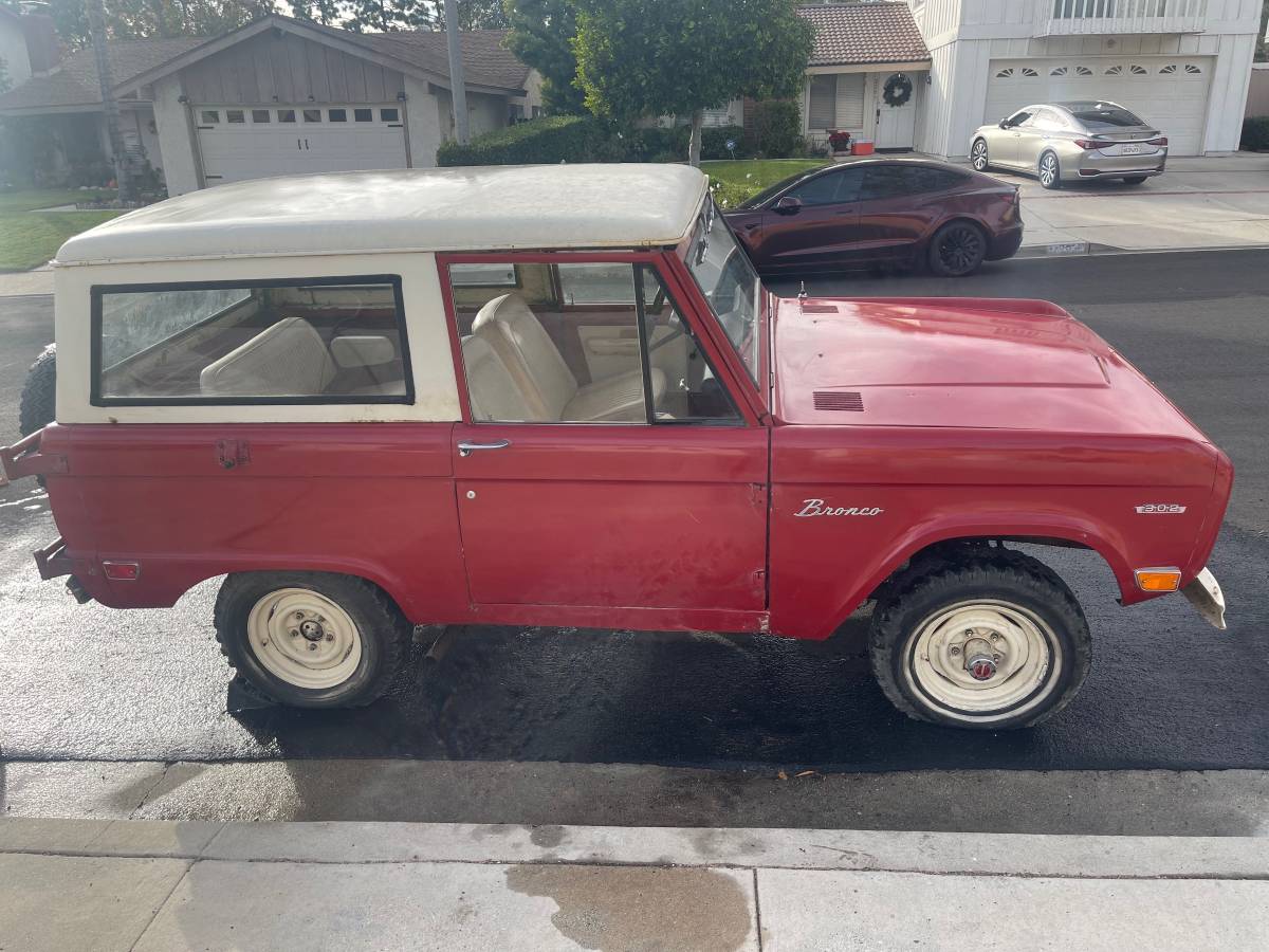 Ford-Bronco-1969-19