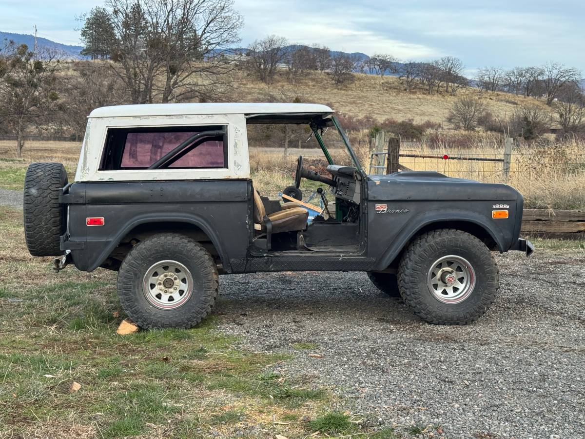 Ford-Bronco-1971-13