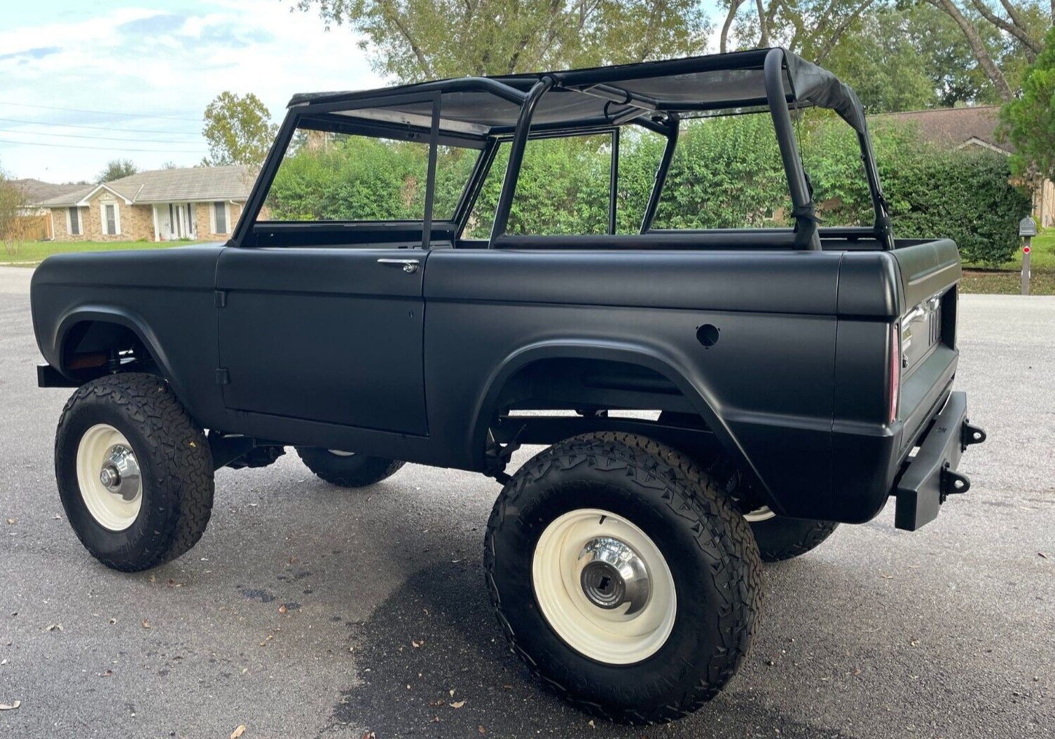 Ford-Bronco-1973-10